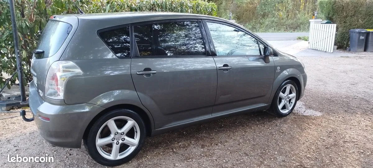 Toyota Corolla Verso 2006 photo 2