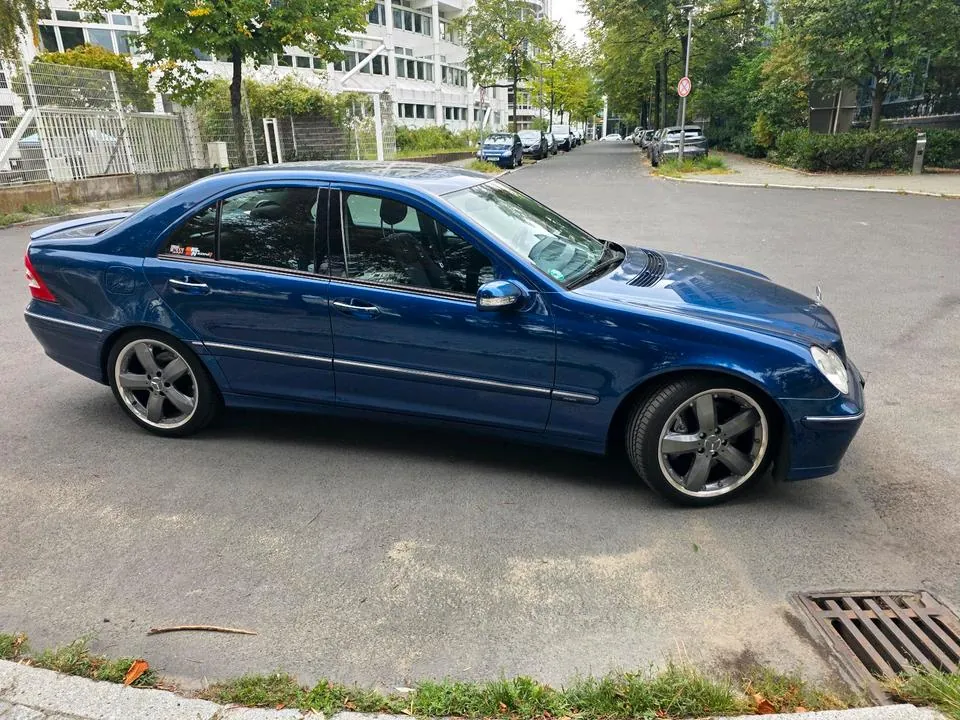 Mercedes-Benz C320