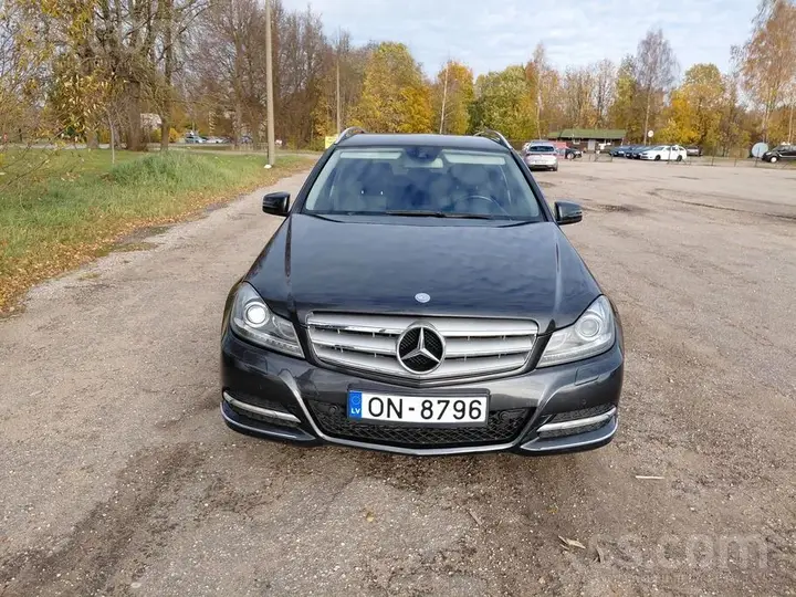 Mercedes-Benz C180 2011 photo 2