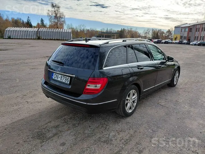 Mercedes-Benz C180 2011 photo 4