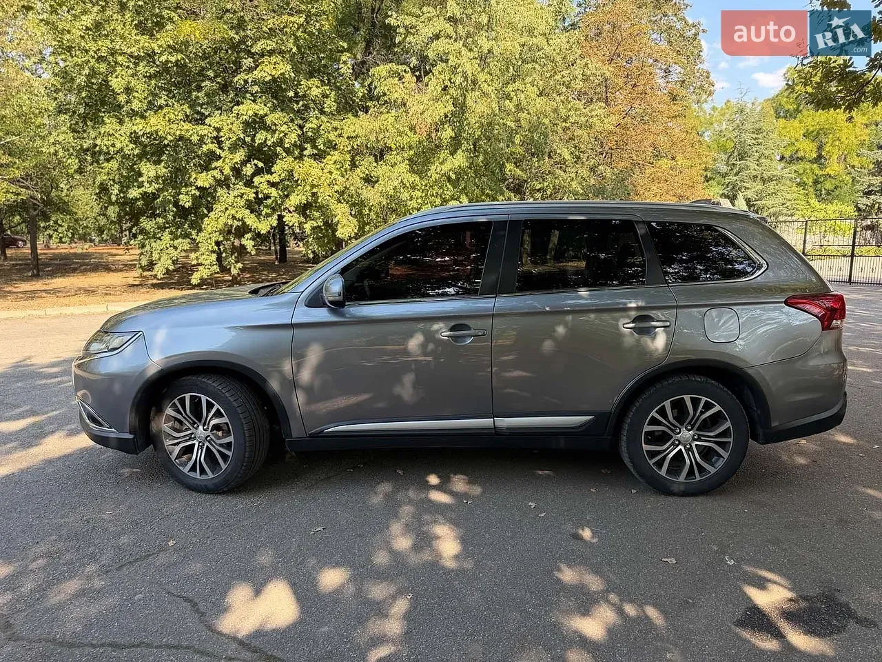 Mitsubishi Outlander 2017 photo 2