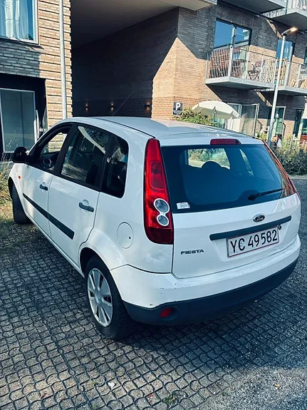 Ford Fiesta 2006 photo 2