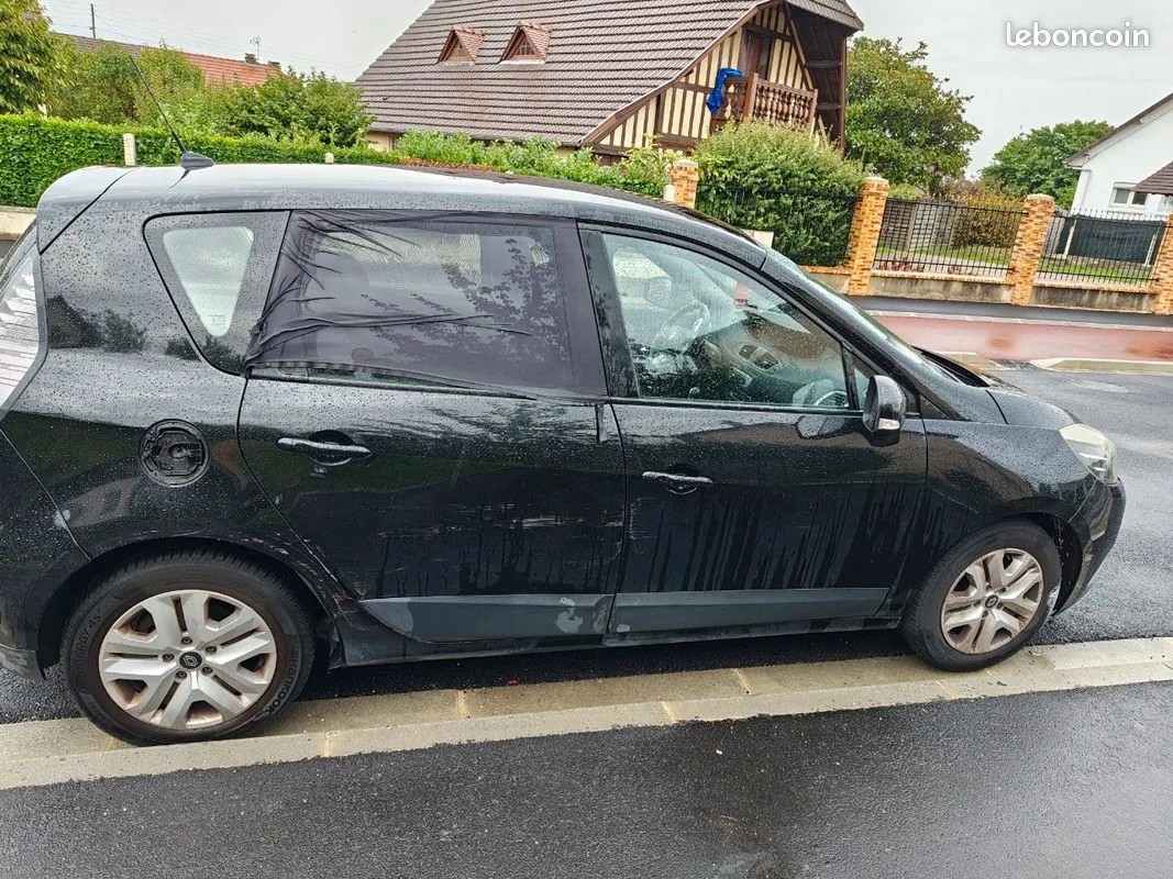 Renault Scenic 2012 photo 3