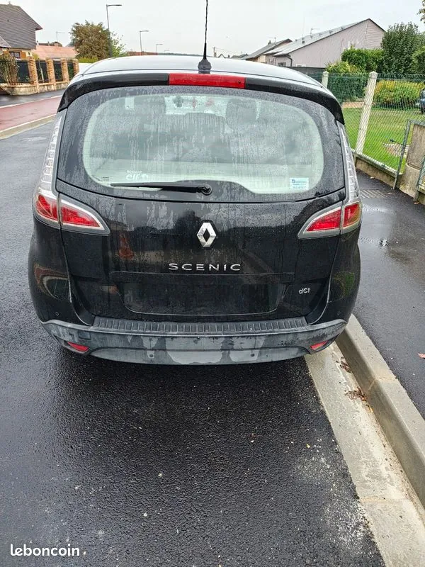 Renault Scenic 2012 photo 2