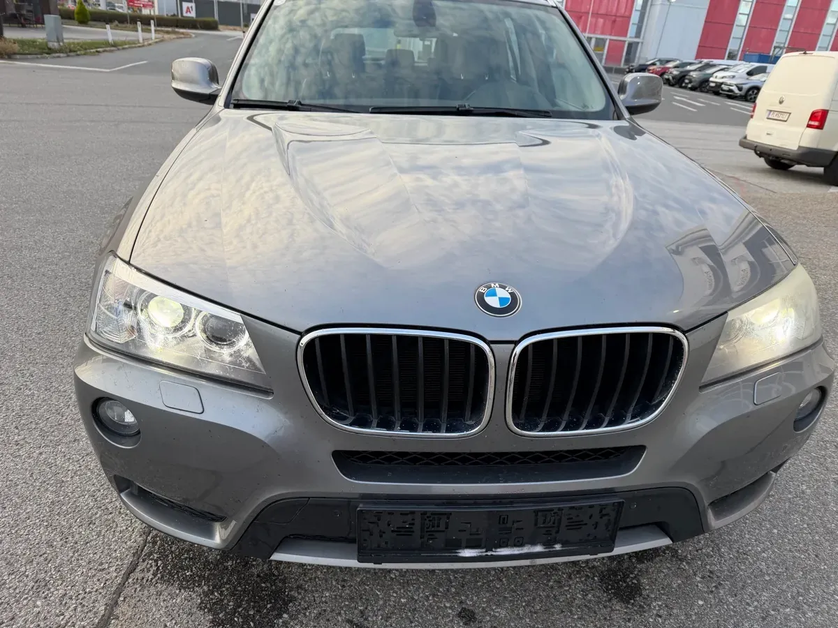 BMW X3 2011 photo 2