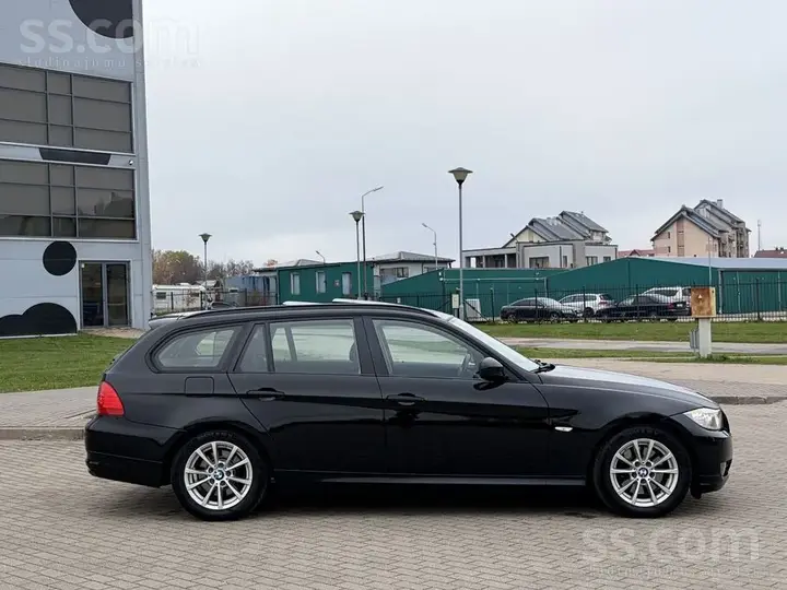 BMW 318 2011 photo 5