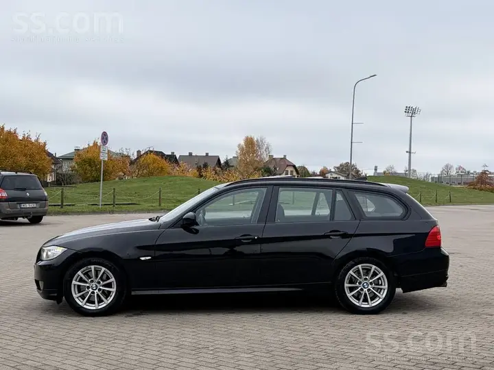 BMW 318 2011 photo 4