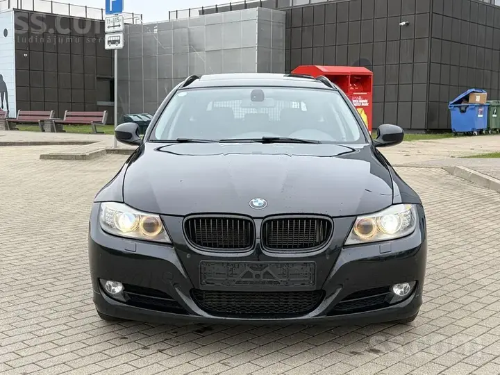 BMW 318 2011 photo 2