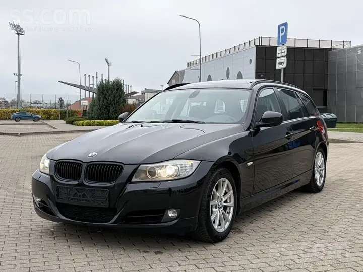 BMW 318 2011 photo 3