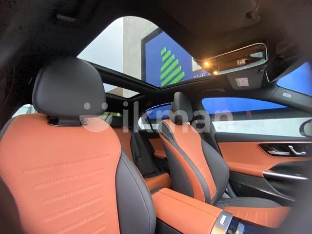Mercedes-Benz C200 2025 photo 4