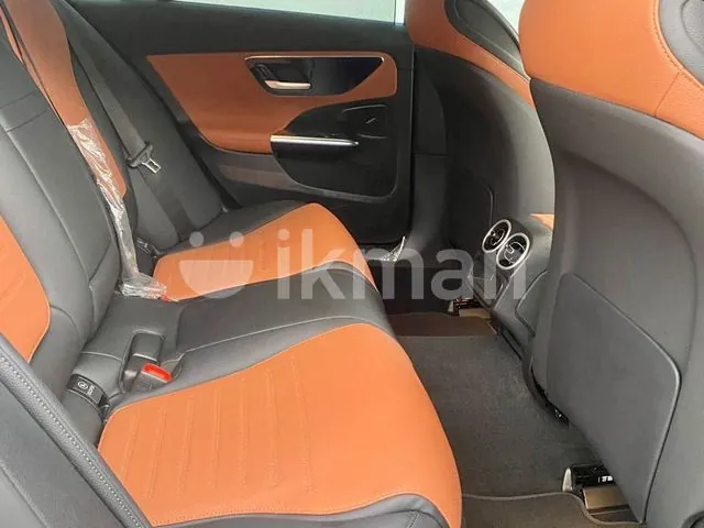 Mercedes-Benz C200 2025 photo 5