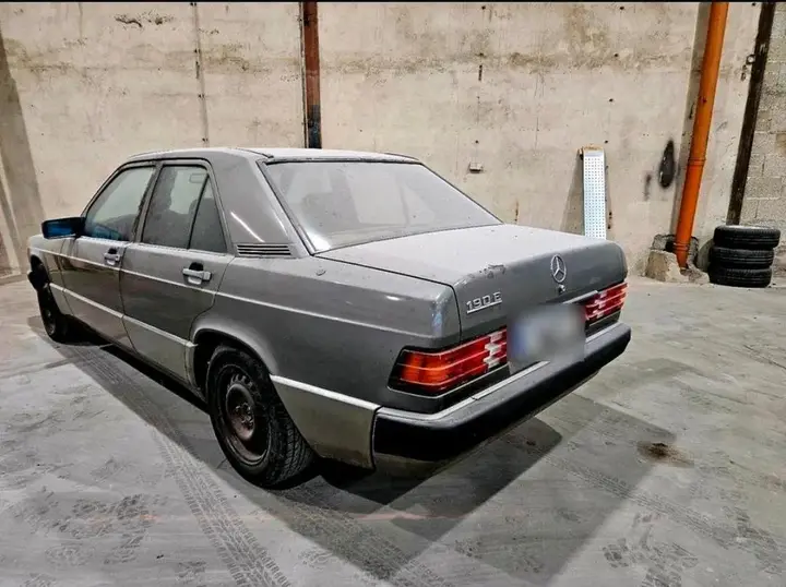 Mercedes-Benz 190E