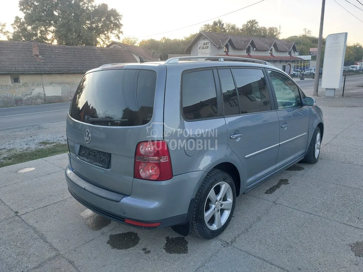 Volkswagen Touran 2009 photo 4