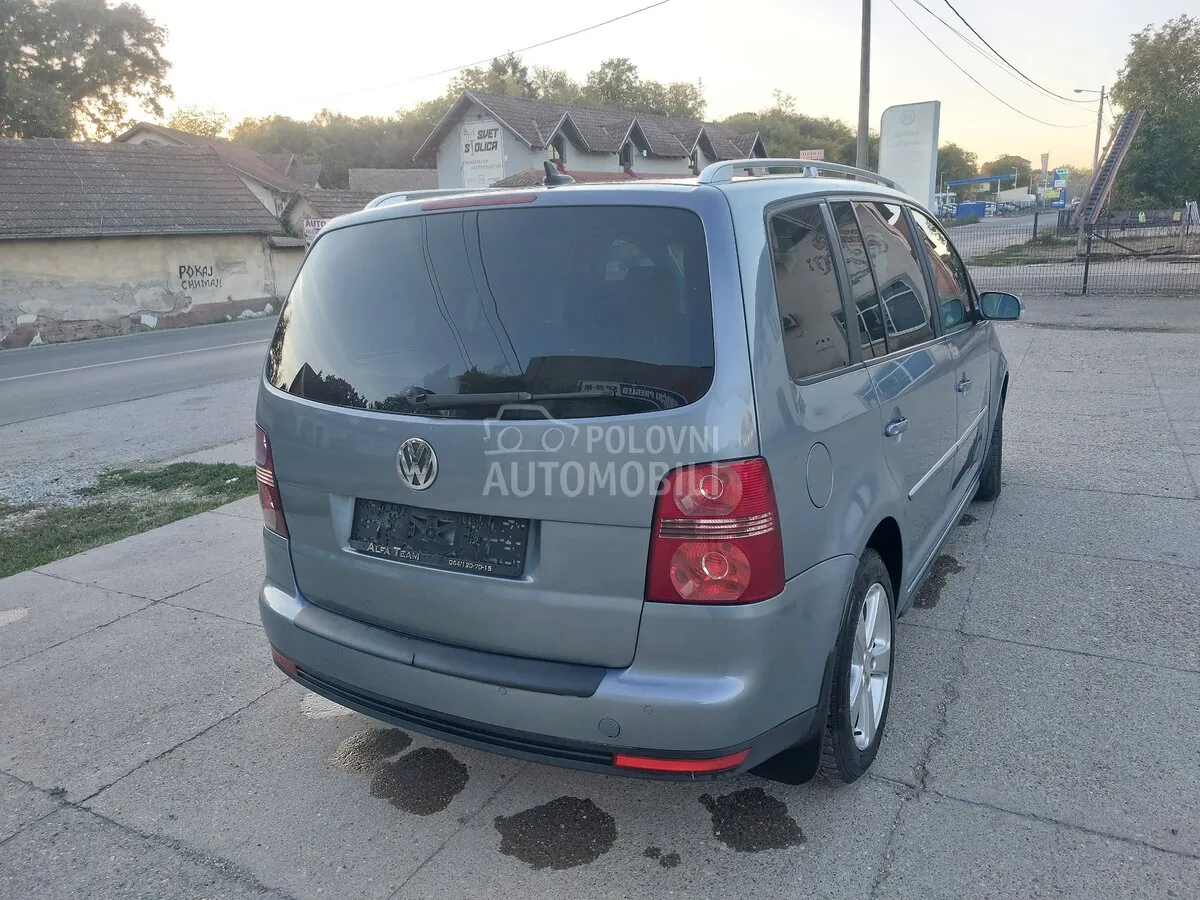 Volkswagen Touran 2009 photo 5