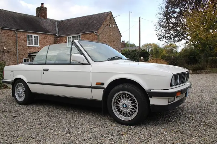 BMW 3 Series 1990 photo 2