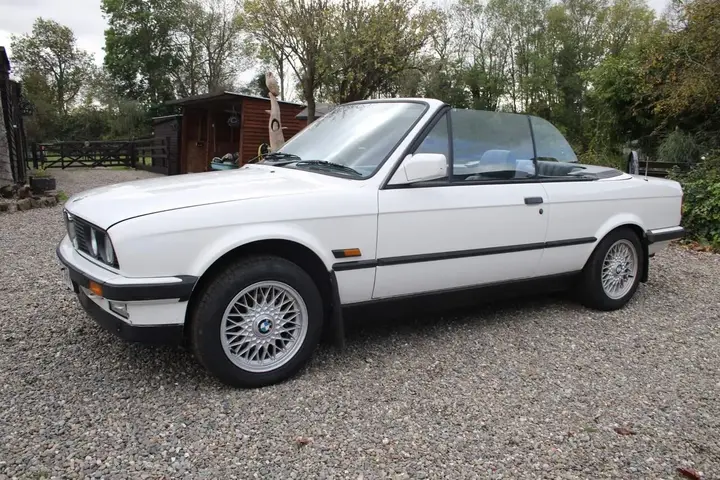 BMW 3 Series 1990 photo 4