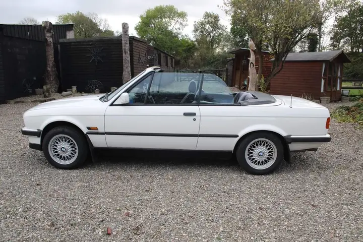 BMW 3 Series 1990 photo 5