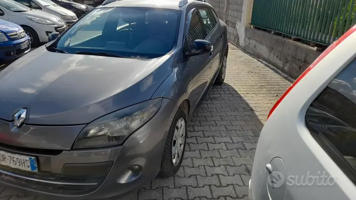 Renault Megane 2011 photo 2