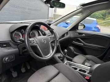 Opel Zafira 2012 photo 3