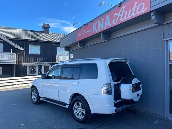 Mitsubishi Pajero 2011 photo 4