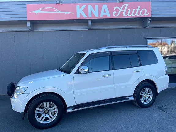 Mitsubishi Pajero 2011 photo 2
