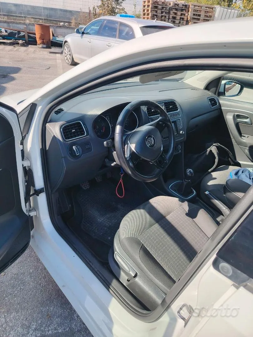 Volkswagen Polo 2015 photo 4