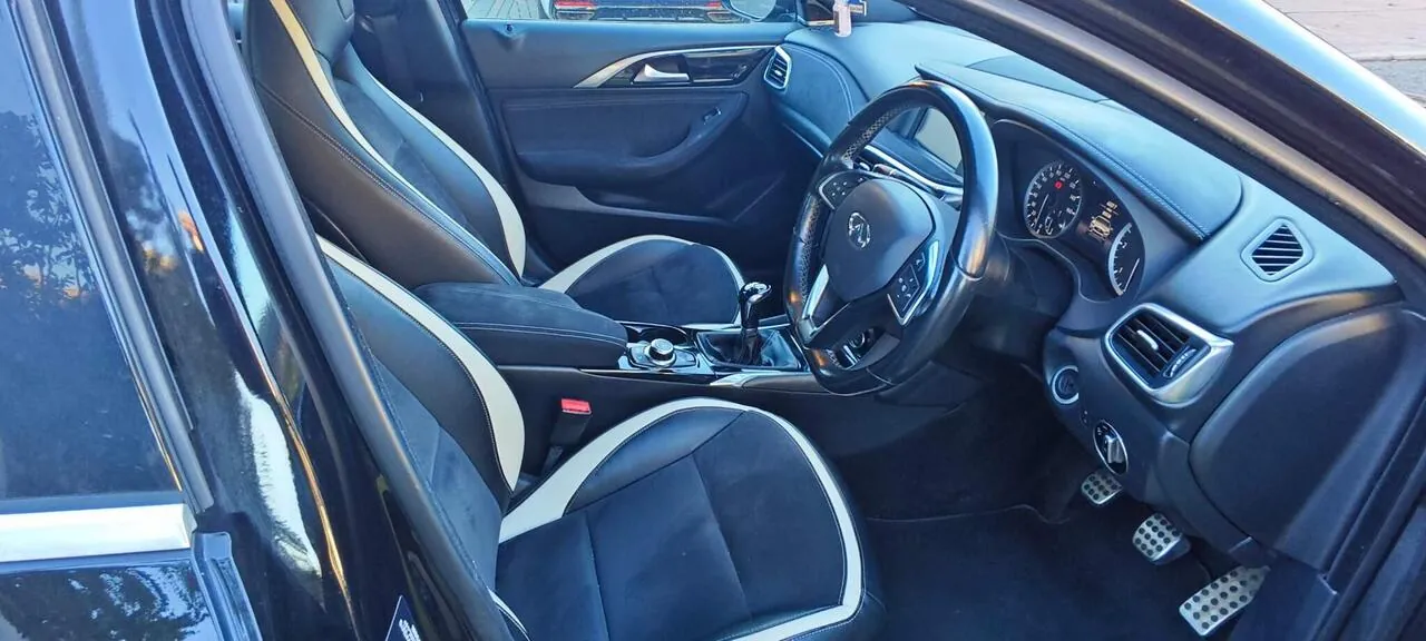 Infiniti Q30 2017 photo 5