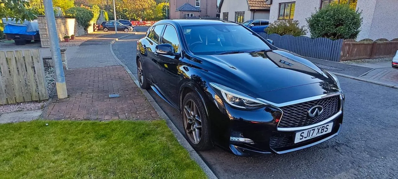 Infiniti Q30