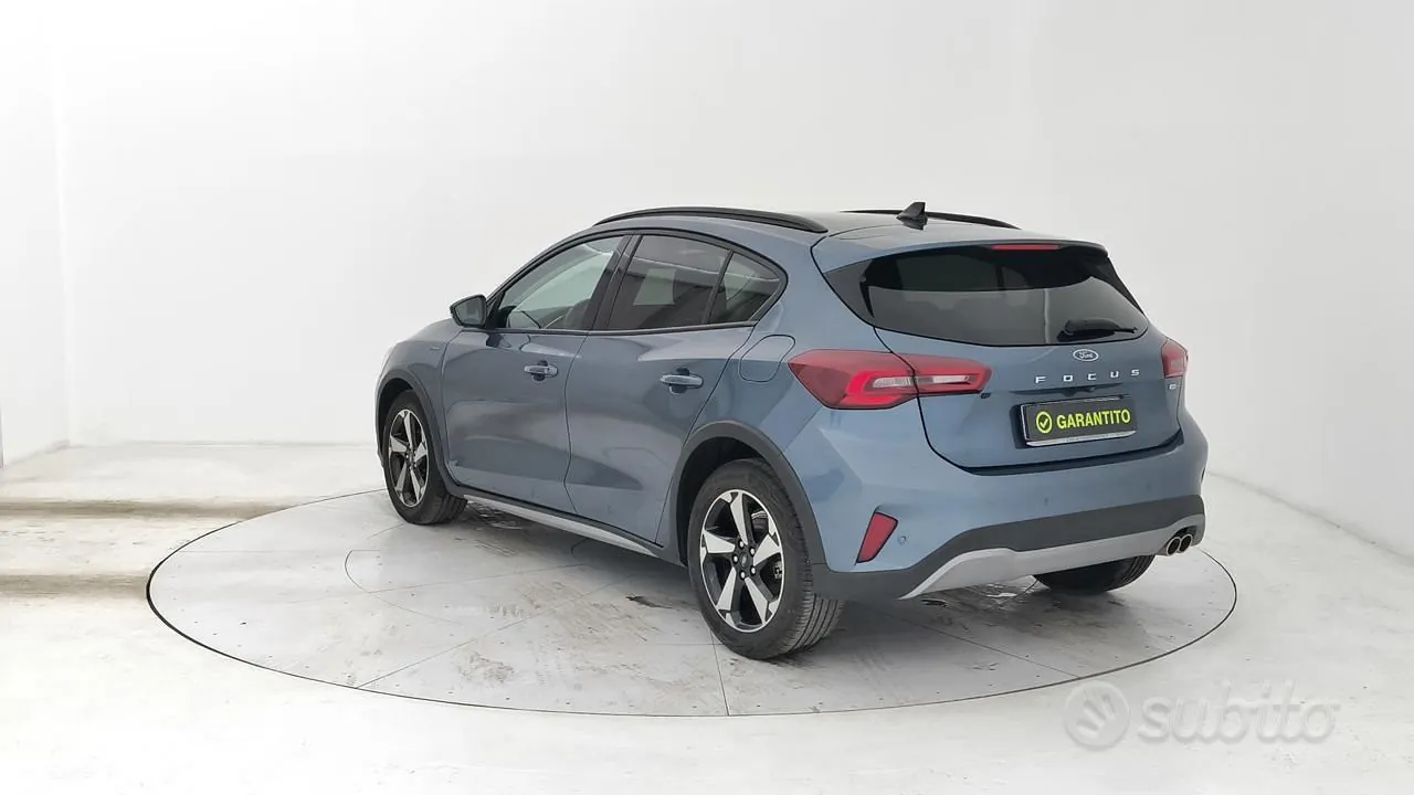 Ford Focus 2023 photo 3