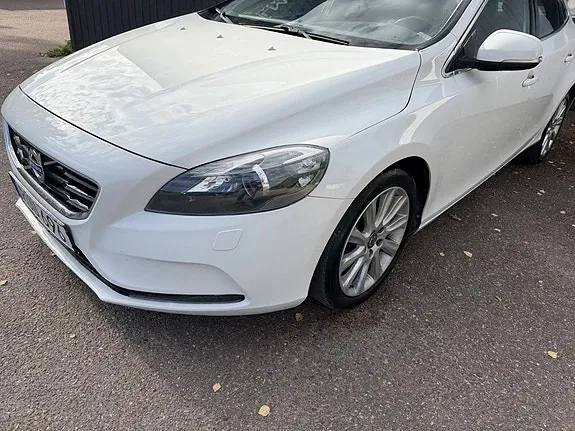 Volvo V40 2015 photo 2