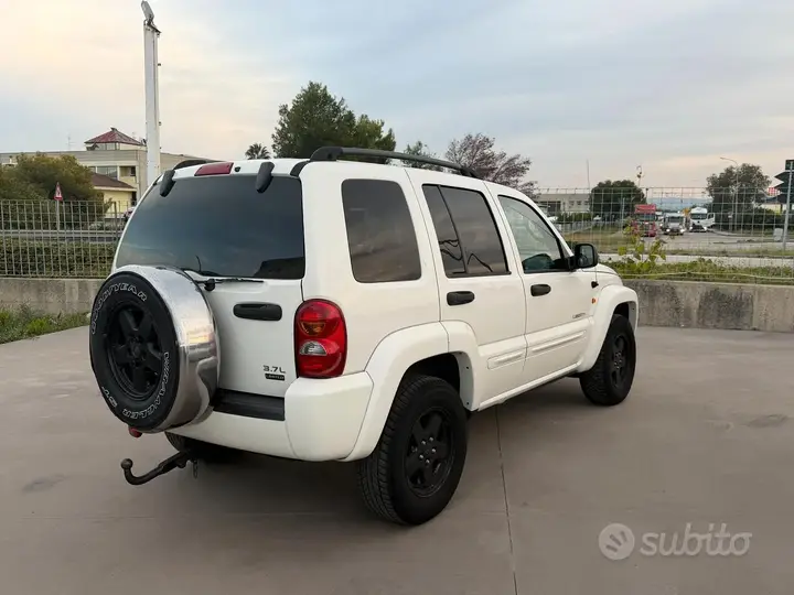 Jeep Liberty 2004 photo 4