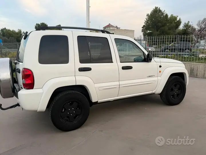 Jeep Liberty 2004 photo 5