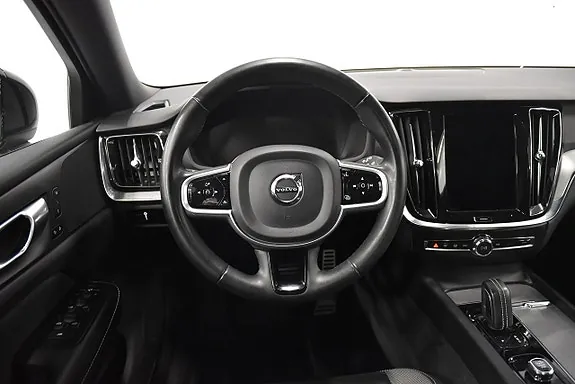 Volvo V60 2022 photo 2