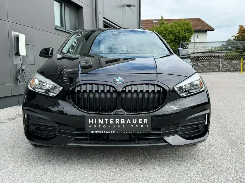 BMW 1 Series 2021 photo 2