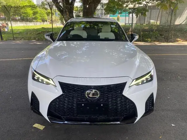 Lexus Is300
