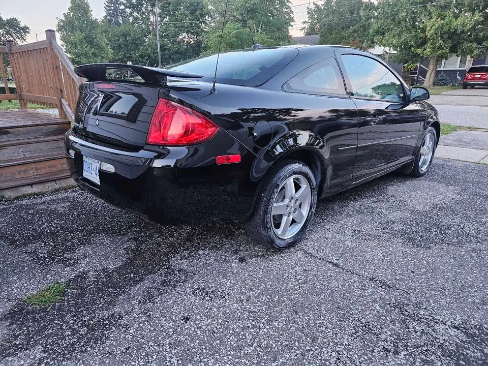 Pontiac G5 2009 photo 2