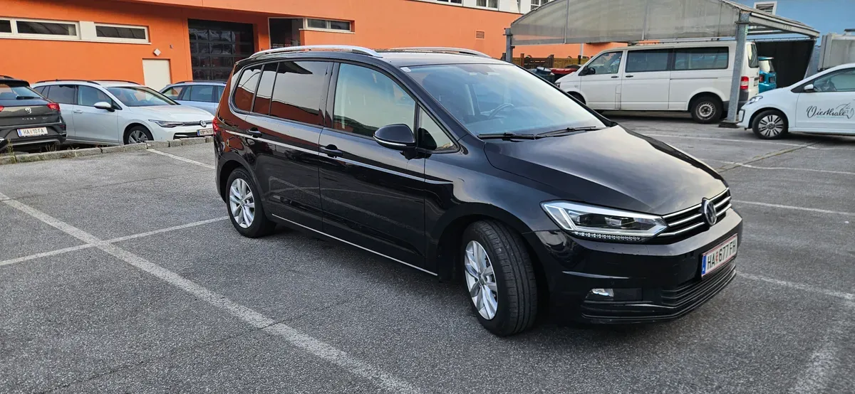 Volkswagen Touran 2018 photo 2