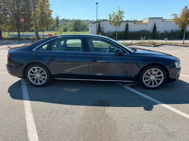 Audi A8 2013 photo 2