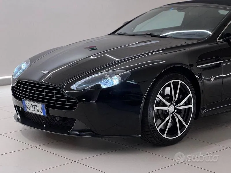 Aston Martin V8 Vantage 2015 photo 4