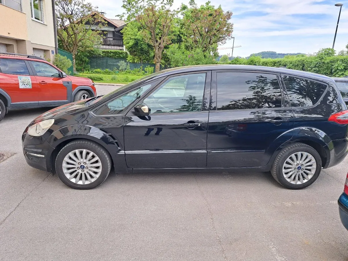 Ford S-Max 2012 photo 2