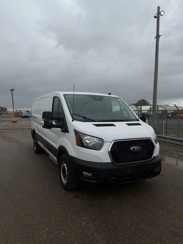 Ford Transit 2024 photo 3