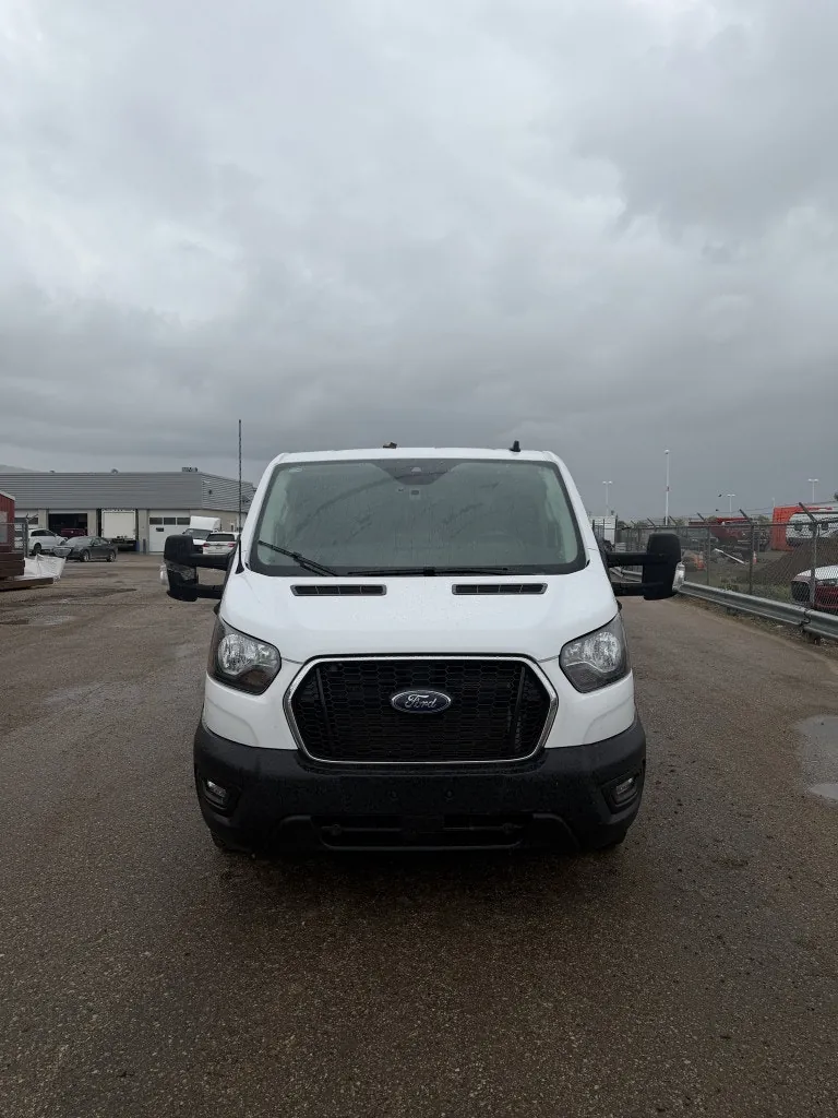 Ford Transit 2024 photo 2