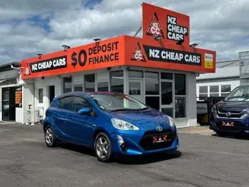 Toyota Aqua 2015 photo 2