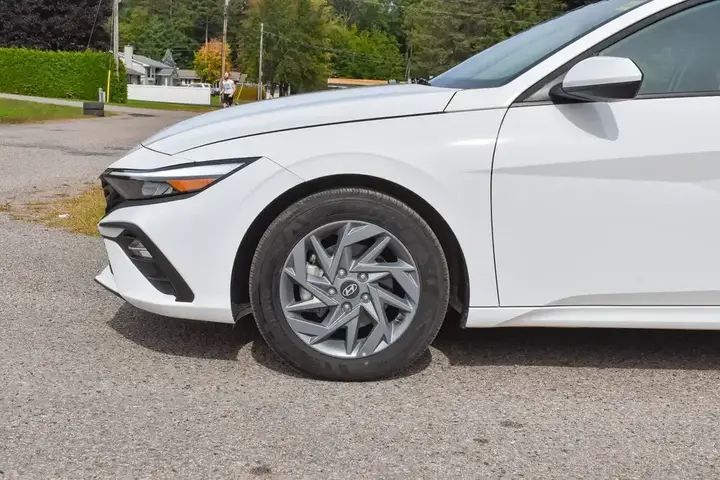 Hyundai Elantra 2026 photo 4