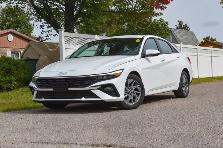 Hyundai Elantra 2026 photo 2