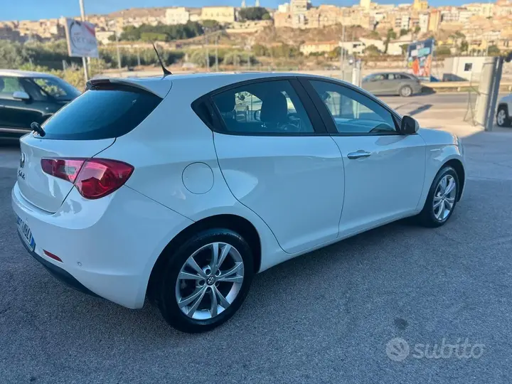 Alfa Romeo Giulietta 2013 photo 4