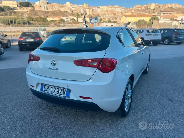 Alfa Romeo Giulietta 2013 photo 5