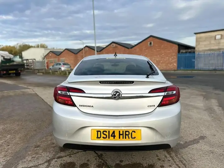 Vauxhall Insignia 2014 photo 3