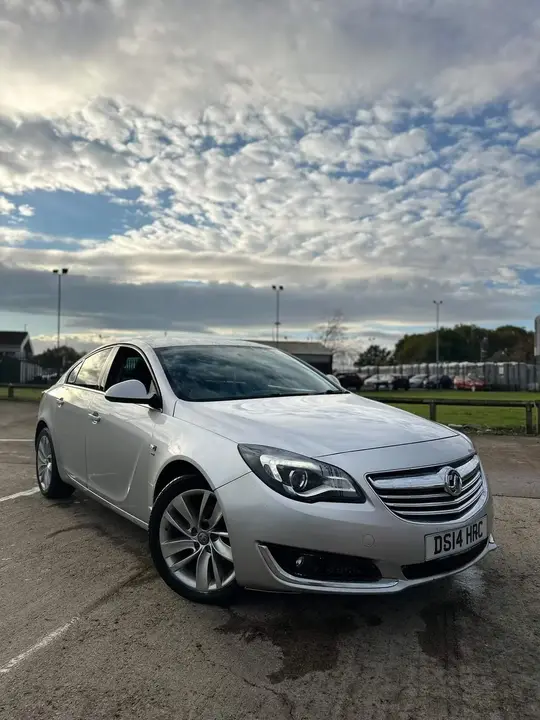 Vauxhall Insignia 2014 photo 2