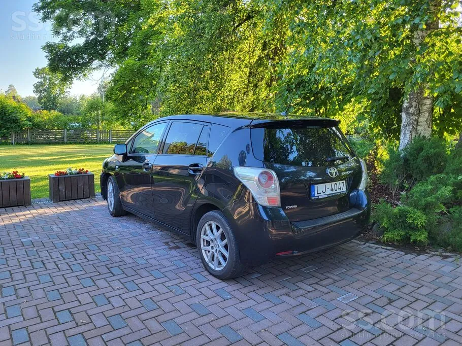 Toyota Verso 2012 photo 2
